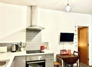 Private kitchen - Modern Central Edwardian Apartment 4pp Private Ent (Sheffield)