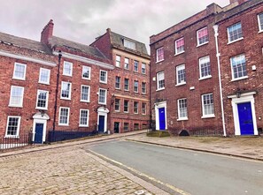 Apartment | Exterior - Modern Central Edwardian Apartment 4pp Private Ent (Sheffield)
