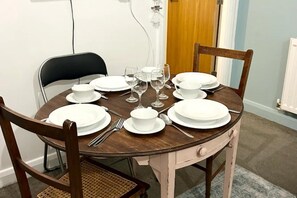 Apartment | Dining
