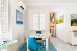 Apartment | 2 bedrooms, Internet - Pretty two bd Apartment Near the Cathedral Pasaje Santa Cruz II (Seville)