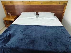 Family Quadruple Room, Balcony, Courtyard View | Free WiFi - POUSADA MARCATTO (Londrina)