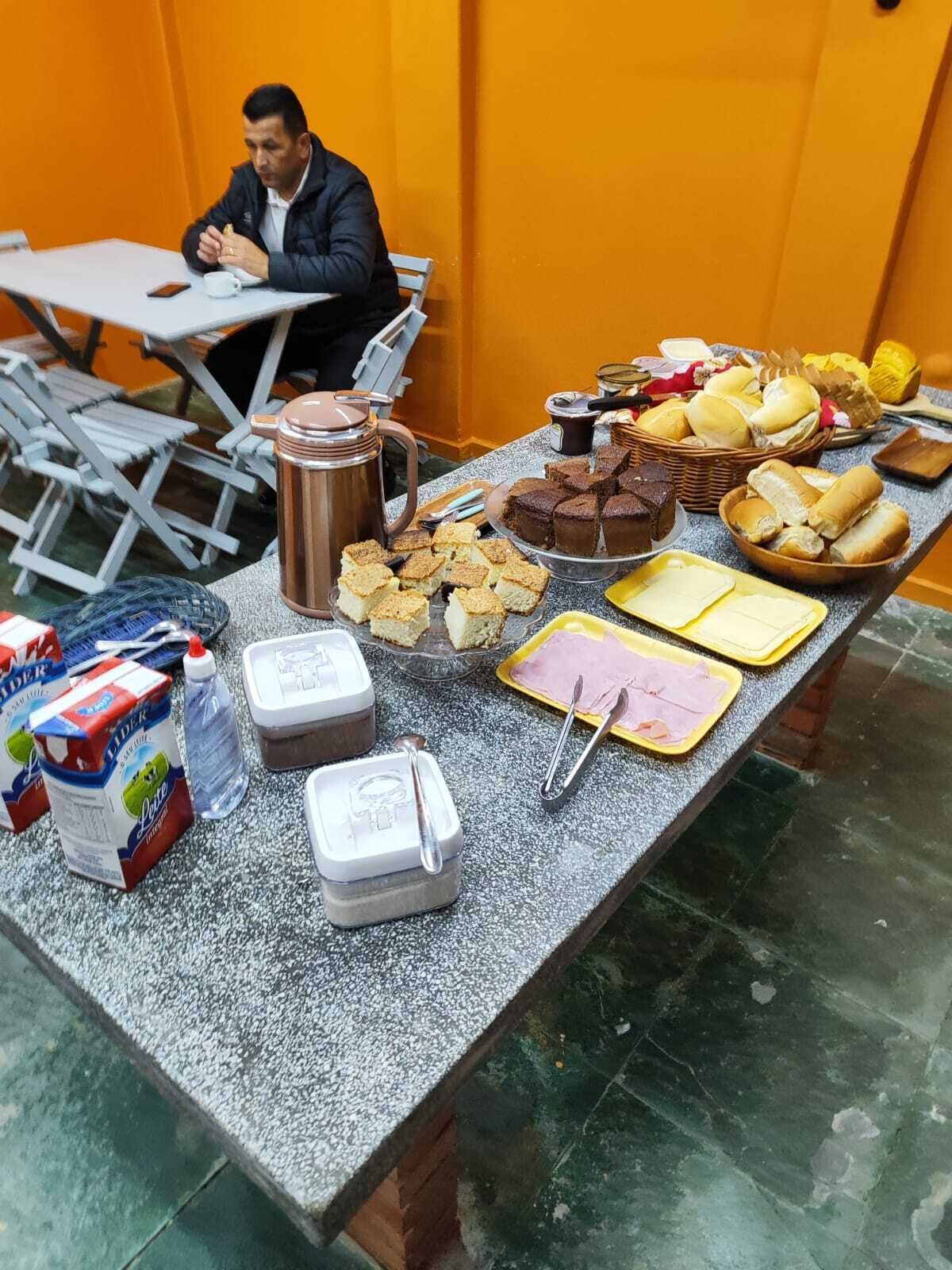 包含每日自助早餐