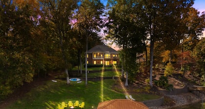 Game Room, Covered Dock, Kayaks, Firepit, 2 Kings
