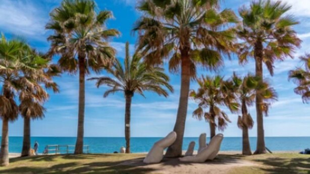 A beach with palm trees and a clear blue sky. - Sea View Apartment Near The Beach (Fuengirola)