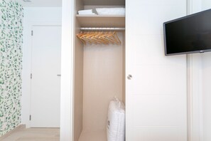 Apartment | 2 bedrooms - Spectacular Apartment With Parking Terrace Pool Maria Zambrano (Málaga)