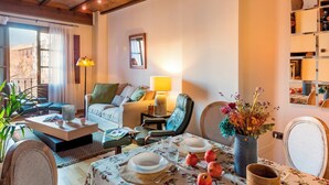 Unclassified image, 4 of 13, button - Stylish 2bds Apartment Amazingly Located Bib Rambla (Granada)