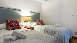Unclassified image, 2 of 13, button - Stylish 2bds Apartment Amazingly Located Bib Rambla (Granada)