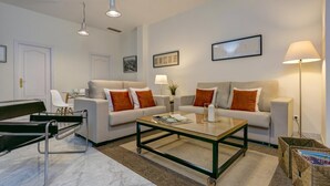 A modern living room with a sofa set, a coffee table, a lamp, and a bookshelf. - Spacious Bright With Excellent Location 1 Bd Aptm Tomas de Ibarra (Seville)