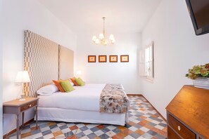 6 bedrooms - Traditional Sevillian House 6 BD and Private Terrace Campamento (Seville)