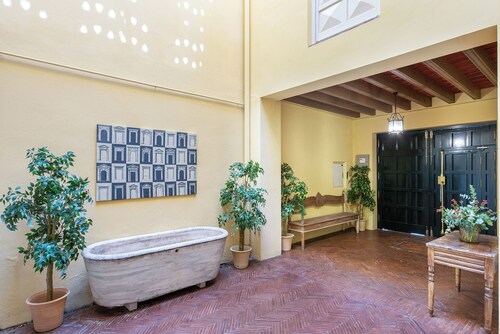 Traditional Sevillian House 6 BD and Private Terrace Campamento