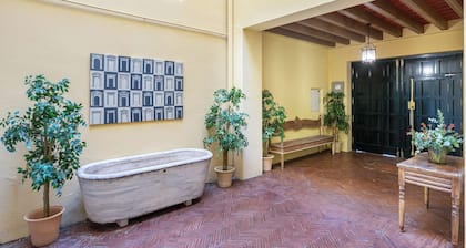 Traditional Sevillian House 6 BD and Private Terrace Campamento
