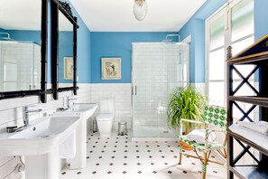 Apartment - Stylish Beautiful 3 Bd Aptm in a Wonderful Location Romanilla (Granada)