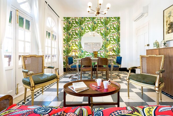 Apartment - Stylish Beautiful 3 Bd Aptm in a Wonderful Location Romanilla (Granada)