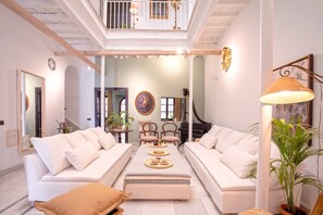 House | 5 bedrooms - Unique Sevillian House With Pool Casa Tintes (Seville)