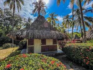 Quadruple Room | Bed sheets - Santuario Playa Bonita (Santa Marta)