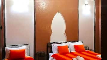 Chambre Confort, balcon, vue piscine | Literie de qualité supérieure, couette en duvet d'oie, bureau