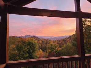Interior - Dogs ok! Hot Tub, Arcade, Fireplace, Pool, Perfect 4 Multiple Families, MT view! (Sevierville)