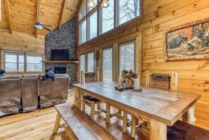 Dining - Dogs ok! Hot Tub, Arcade, Fireplace, Pool, Perfect 4 Multiple Families, MT view! (Sevierville)