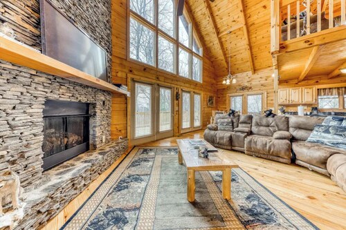 Dogs ok! Hot Tub, Arcade, Fireplace, Pool, Perfect 4 Multiple Families, MT view!