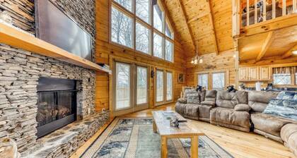 Dogs ok! Hot Tub, Arcade, Fireplace, Pool, Perfect 4 Multiple Families, MT view!
