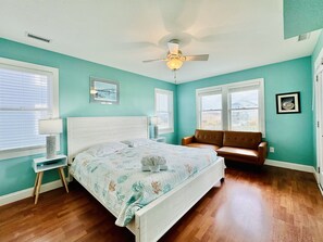 4 habitaciones, escritorio y tabla de planchar con plancha 