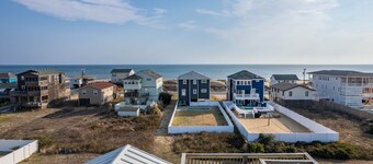 Semi-Oceanfront, Ocean Views! 225ft to Beach! -Pool, Hot Tub,Pool Table,Dogs OK!