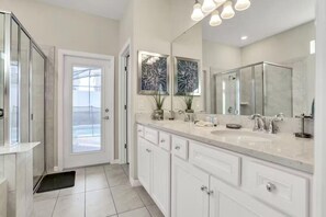 Hair dryer, towels - Windsor Island Beautiful 8BR Home w/ Pool & Gameroom (Davenport)