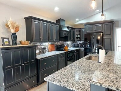 Beautiful and Spacious 5-bedroom home in Waynesville-Close to Fort Leonard Wood