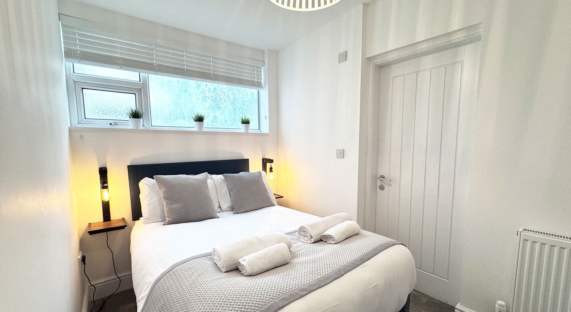 4 bedrooms, desk, iron/ironing board, WiFi