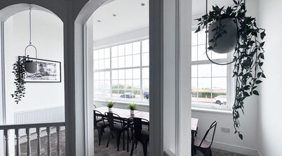 The New Sandpiper - A Sea View Retreat