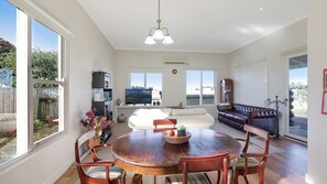 TV - HiderWay - Period Home (Warrnambool)
