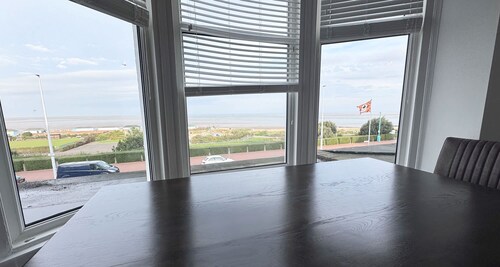 Salty Puffin - A Sea View Retreat