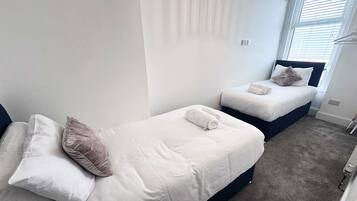 2 室のベッドルーム、アイロン / アイロン台、WiFi、ベッドシーツ