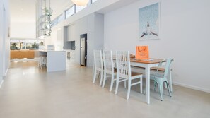 Dining - Alma on Barclay - Prime central location (Port Fairy)