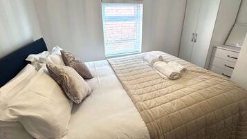 1 Schlafzimmer, BĂŒgeleisen/BĂŒgelbrett, WLAN, BettwĂ€sche