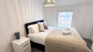 1 Schlafzimmer, BĂŒgeleisen/BĂŒgelbrett, WLAN, BettwĂ€sche
