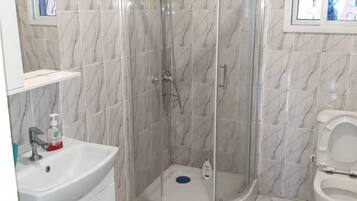 House | Bathroom | Shower, hair dryer, towels