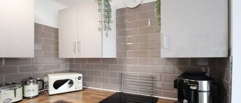 Placa de cocina y utensilios de cocina