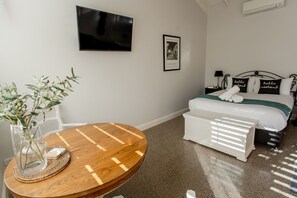 9 Schlafzimmer, Bügeleisen/Bügelbrett, WLAN, Bettwäsche