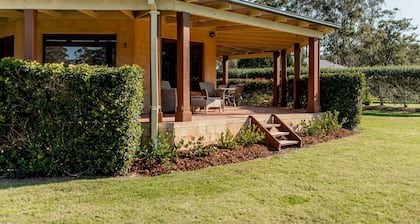 Chez Vous Estate Pokolbin - Hunter Valley! Accommodation for up to 18 guests