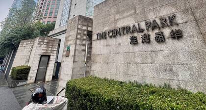 Stylish 3BR Apartment w/ AC & WiFi in Vibrant Shanghai