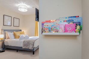 4 bedrooms, desk, iron/ironing board, travel crib