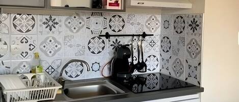 Micro-ondes, four, plaque de cuisson, lave-vaisselle