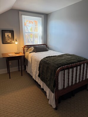 4 bedrooms, iron/ironing board, bed sheets