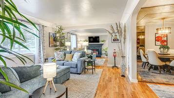TV, fireplace