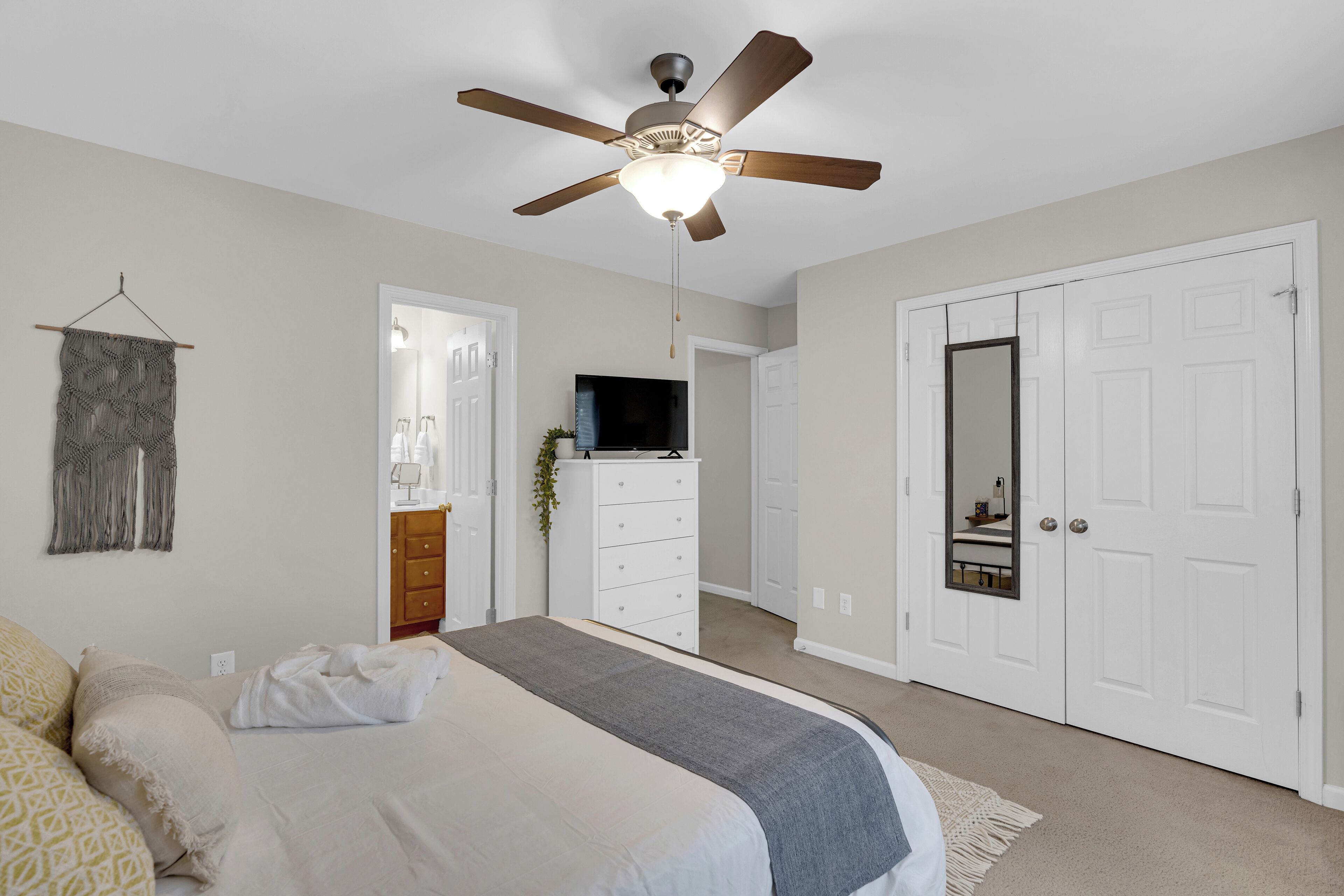 2 habitaciones, tabla de planchar con plancha y wifi gratis 