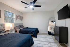 2 bedrooms, desk, iron/ironing board, free WiFi - Tranquil 2-bedroom apartment in Crystal River with WiFi, AC (Crystal River)