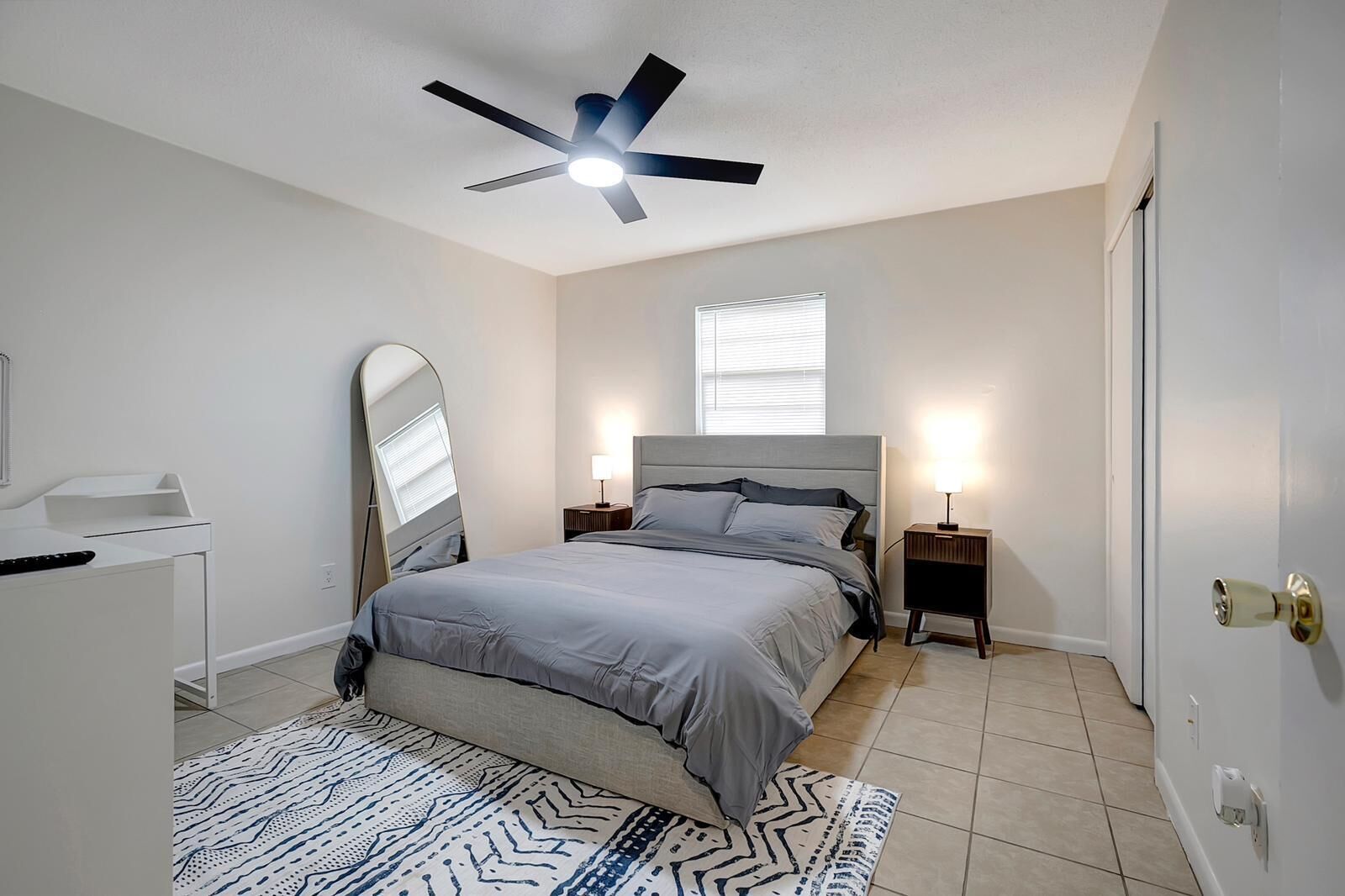 2 dormitorios, escritorio, tabla de planchar con plancha y wifi gratis