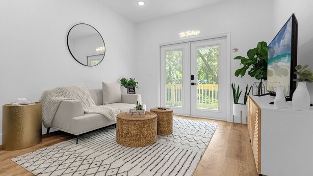Smart TV, books - Treehouse Lake Davis - 1BR Private Modern Home with Balcony Downtown (Orlando)