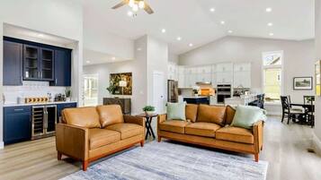 TV connectée, cheminée, jeux vidéo, espaces bureaux